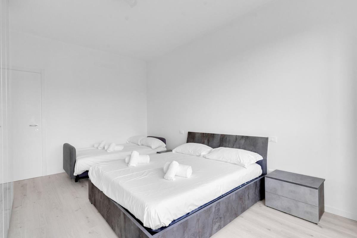 Metro M2 Famagosta-appartamento X5-self Check-in * Milano